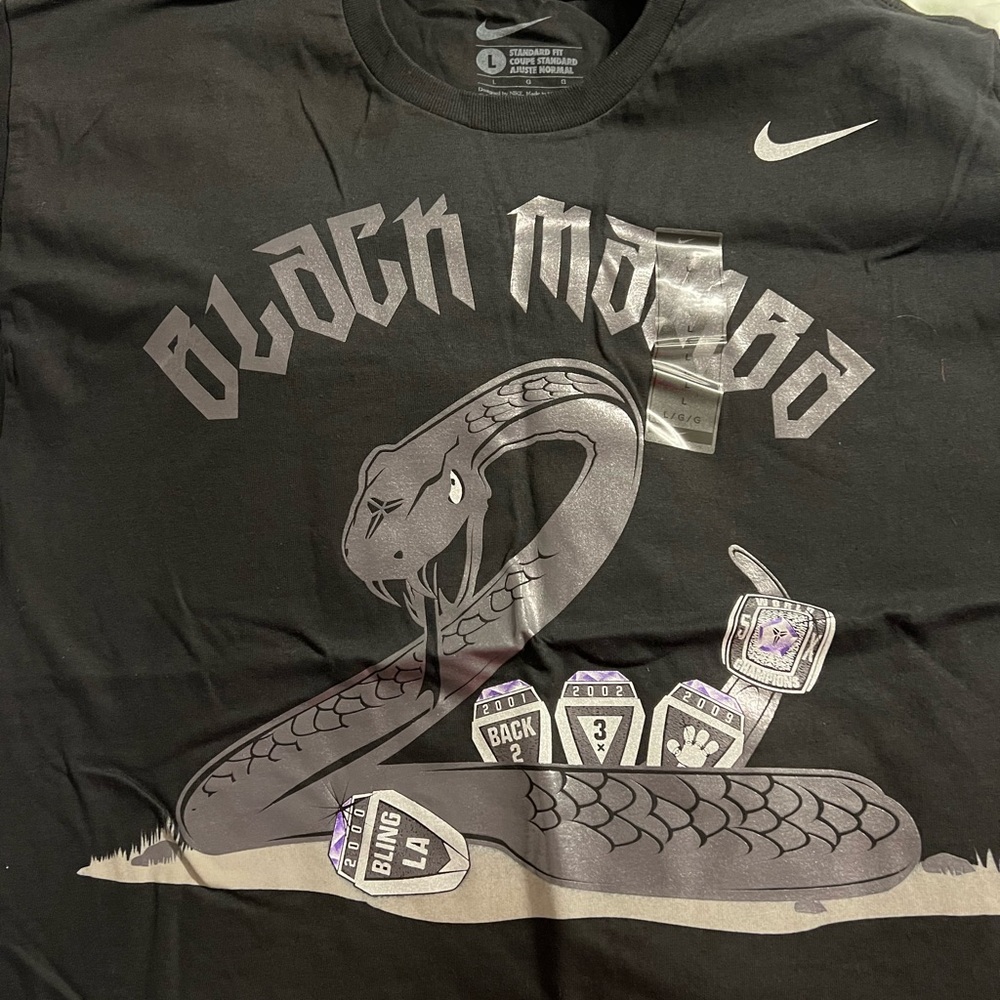 2010 Nike Kobe Black Mamba 5 Rings T Shirt size L NWT never worn